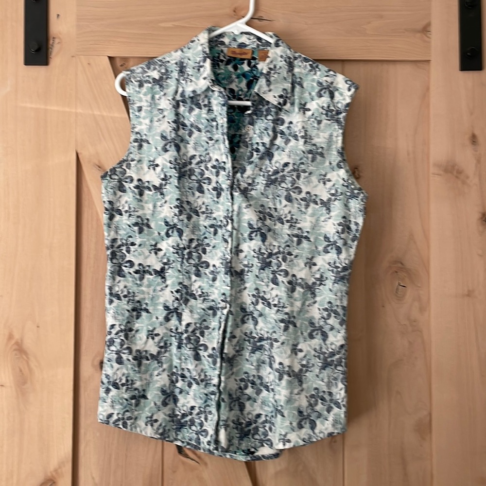 Wrangler Sleeveless Button-down with Pearl Snaps. Medium